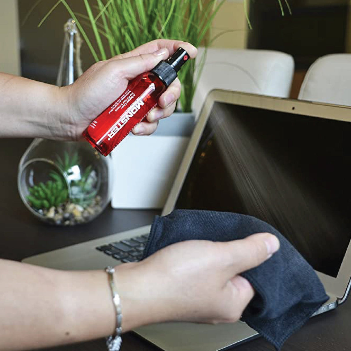 VME500 Screen Clean with Microfiber Cloth